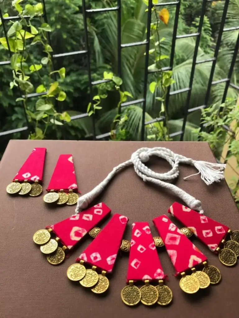 Coin necklace with tarsel earrings_88