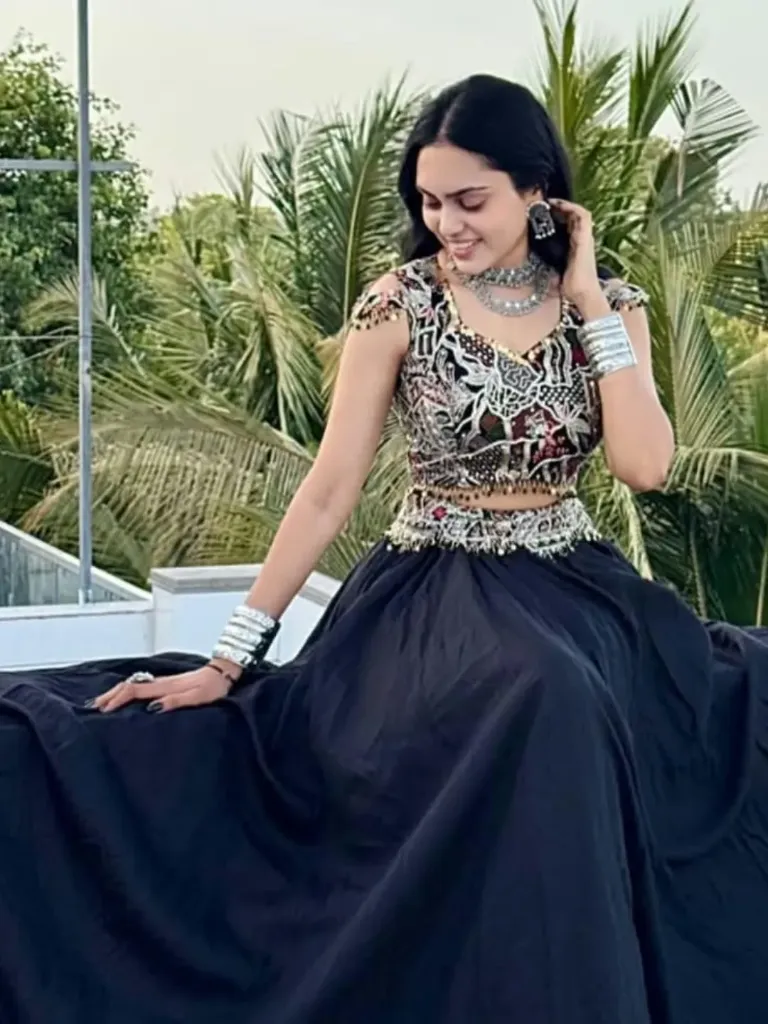 Midnight Muse Black Embroidered Lehenga Set_607