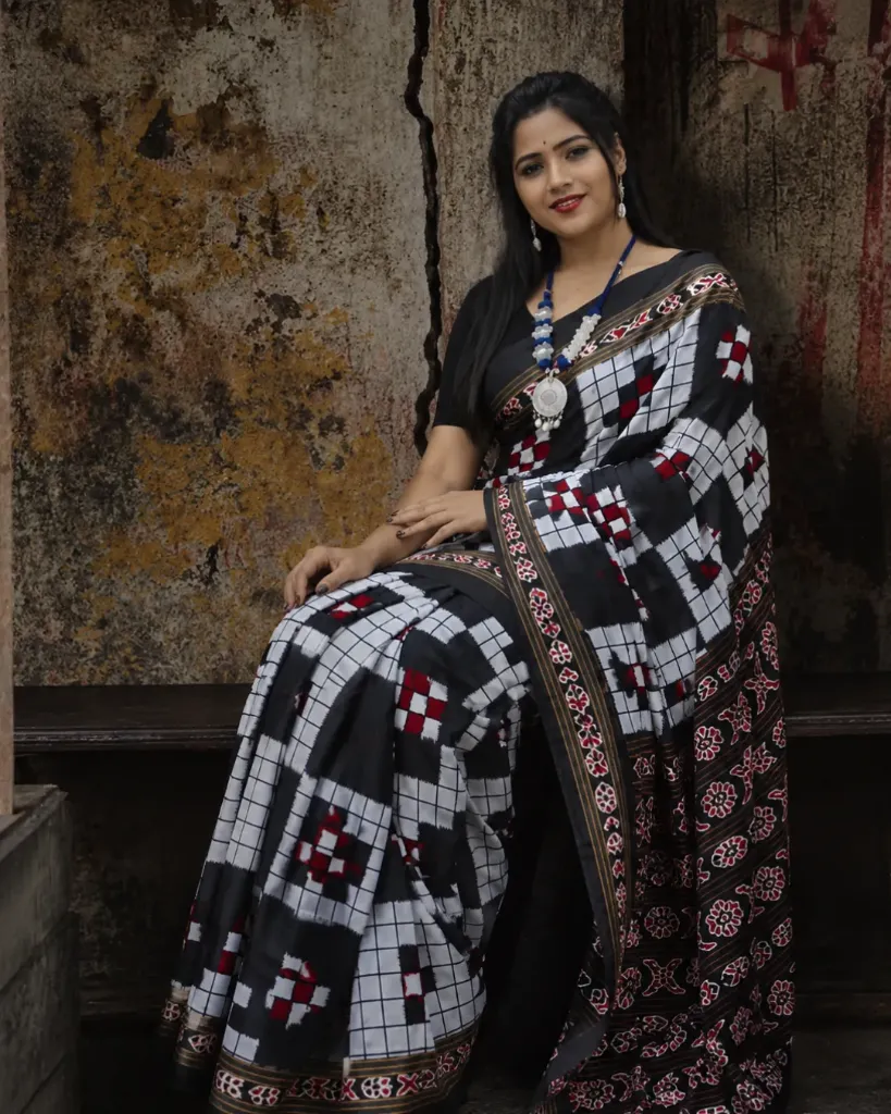 [230] Elegant Black & White Cotton Printed Saree_230