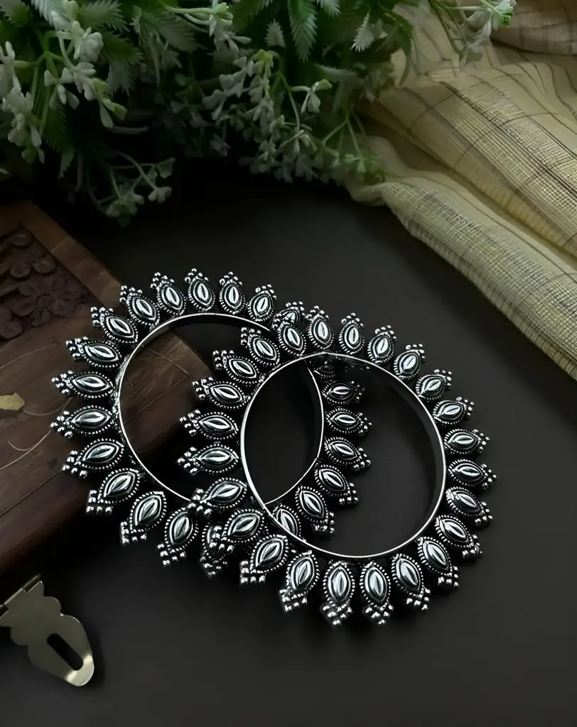  Antique Silver Leaf Motif Bangles (2.8)