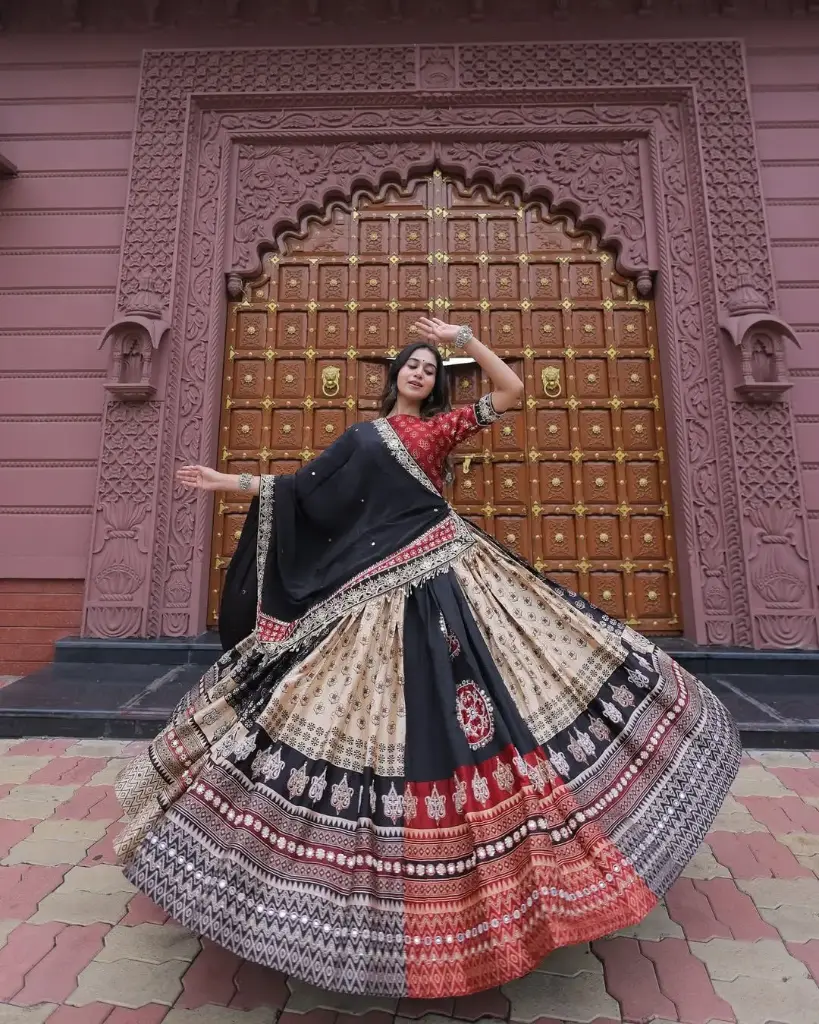 The Classic Black & Red Rangmahal Chaniya Choli_RASRANGINI_359