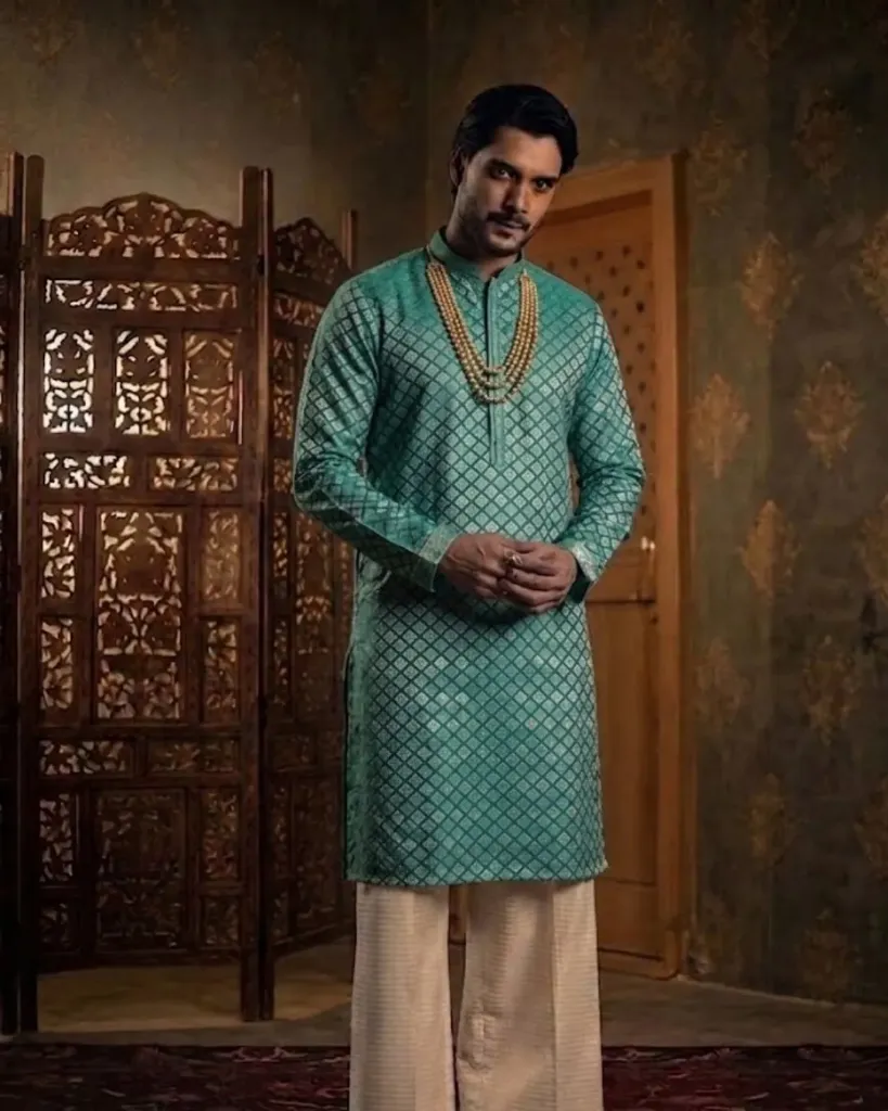 Stylish Men's Embroidery Kurta_480 (M)